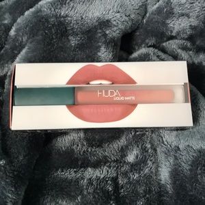 Huda beauty liquid matte (Bombshell)
